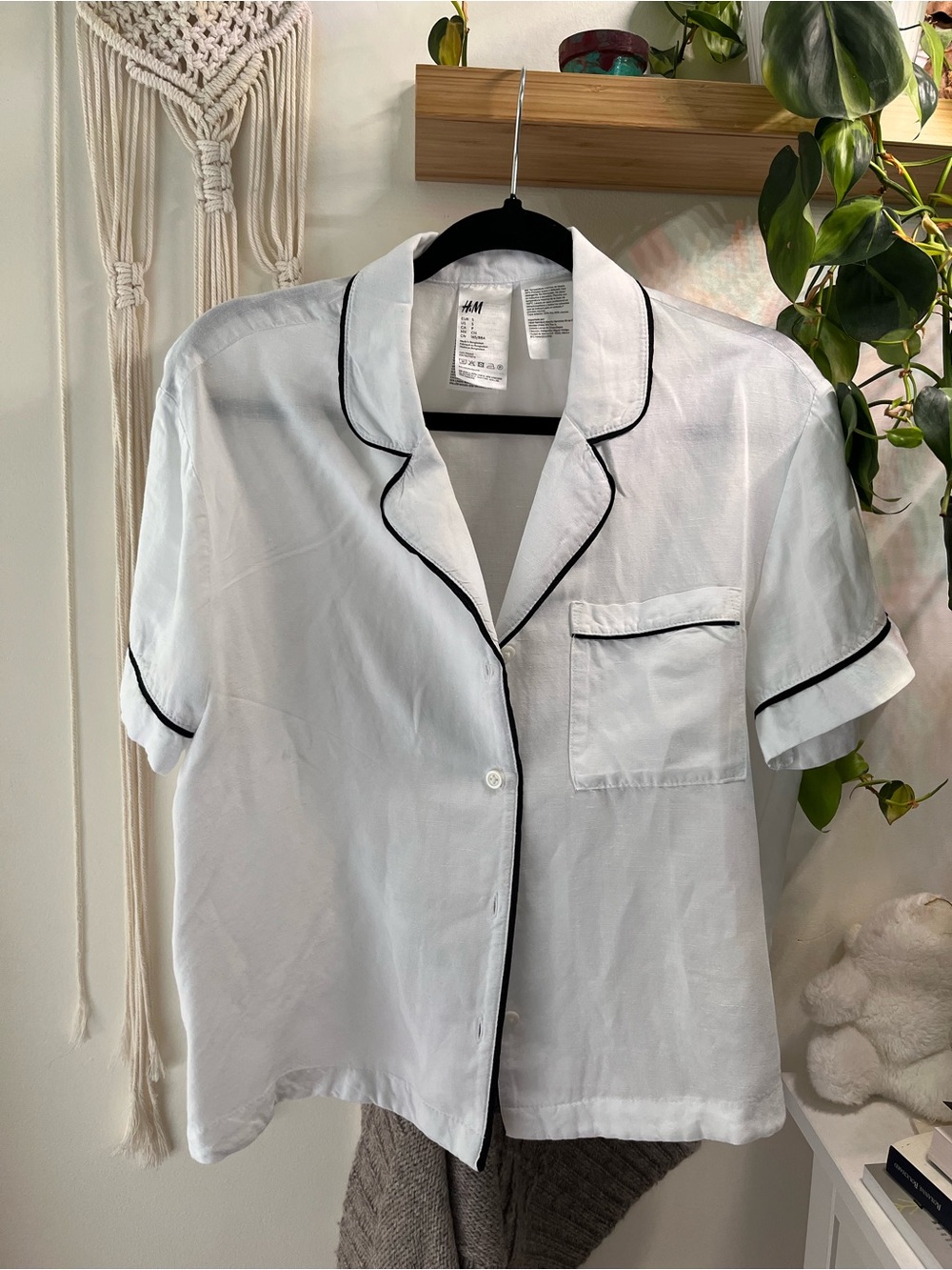 H&M Linen blend White Button Front Short Sleeve Top with Black Piping